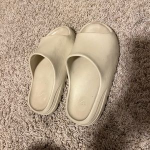 yeezy slides